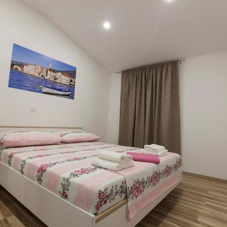 Apartment Dalmatia Kastela Exterior photo