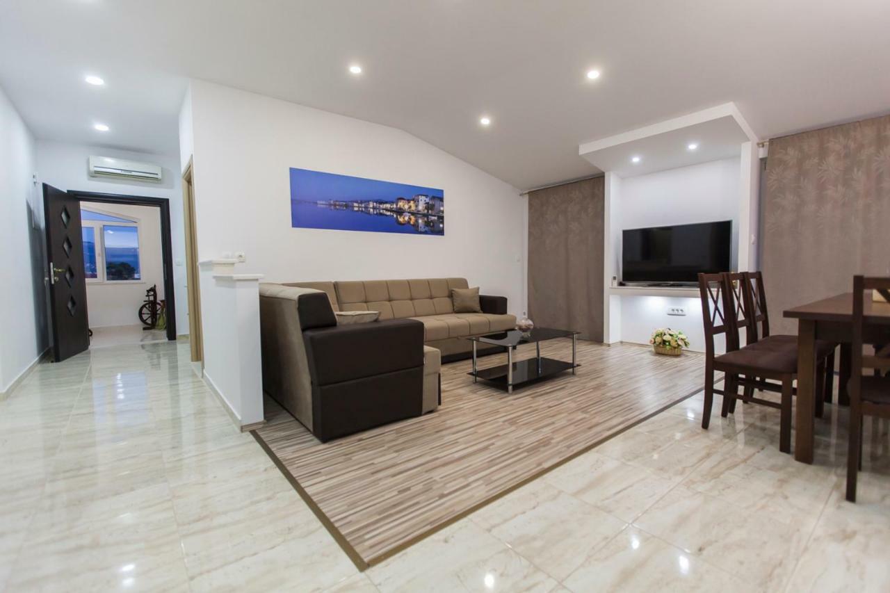Apartment Dalmatia Kastela Exterior photo